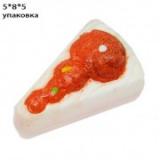 Елочная игрушка Кусочек торта 5*8,5см, цвет белый/розовый